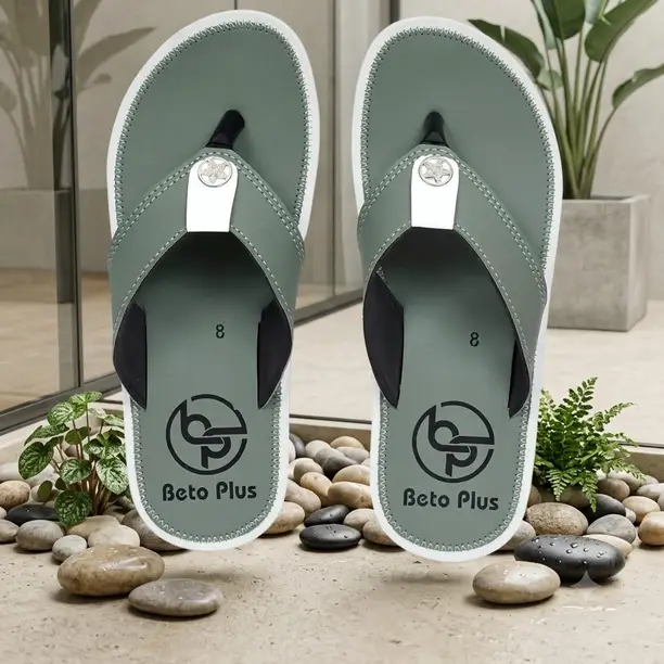 Men's Slippers & Flip Flops